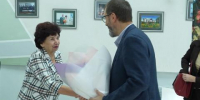 Александр Ведерников поздравил педагогов с Днем учителя - Baikal24.Ru