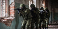 В Бурятии военнослужащие ВВО отработали тактику ведения боя в городских условиях - Baikal24.Ru