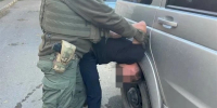 "В бегах был неделю": появились кадры задержания сахалинца, напавшего на полицейских - News.Astv.Ru