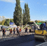 Верхний слой асфальта укладывают дорожники на Комарова в Абакане - Абакан 24