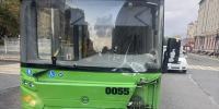 В Оренбурге «Лада» врезалась в автобус, пострадала пожилая пассажирка - ProOren.Ru