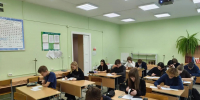 От школьной парты к врачебному делу: как прошло первое занятие в Малой медицинской академии - АГМУ
