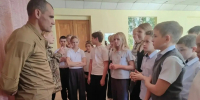 Школьники Октябрьского района встретились с участником СВО - Администрация г. Барнаул