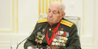 Александр Блошкин поздравил участника Сталинградской битвы Евгения Рогова со 102-летием - Областная Дума