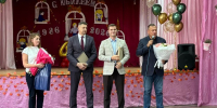 Депутат Андрей Любавский поздравляет коллектив школы с юбилеем - Законодательное собрание