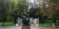 саратов_сквер_учительницы_дождь_осень - Novosti-Saratova.Ru