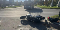 мотоцикл, шлем на газоне, троллейбус поворачивает - Петрозаводск говорит
