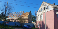 В Романово на кирхе Побетена установили стропила (фото) - NewKaliningrad.Ru