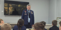 В гимназии «Гармония» Великого Новгорода ветеран провёл уроки мужества - Боевое братство