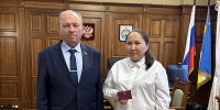 Владимир Павлов вручил удостоверение мировому судье - Народный Хурал