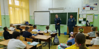 Месячник безопасности в Суворовском районе: сотрудники МЧС России проводят открытые уроки в школах - МЧС