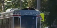 В Краснодаре двое подростков катались на крыше трамвая - SochiStream.Ru