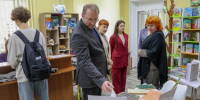 Роман Олексин посетил Северодонецкую городскую публичную библиотеку - Минкульт ЛНР