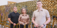 28 сентября сотрудники Управления присоединились к плетению маскировочных сетей на площадке волонтерского центра «Станция Добра» - УФК по Мурманской области