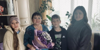 Сотрудница районного Дома культуры приняла участие в акции-поздравлении «Мы гордимся вами, учителя!». - Лунинский район