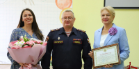 В Рязани росгвардейцы поздравили педагогов подшефной школы с Днём учителя - Росгвардия
