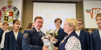 Сотрудники следственного управления поздравили учителей кадетских классов с Днем учителя - Следственный комитет