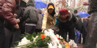 Цветы к памятнику учителю возложили в Сургутском педуниверситете - СургутИнформТВ