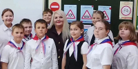 Ирина Дудченко со своим 5«А» классом после мероприятия в школе. - Газета Авангард
