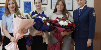 Сотрудники следственного управления поздравили педагогов с Днём учителя - Следственный комитет
