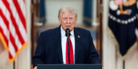 Трамп заявил о готовности помочь РФ из-за пневмонии в Иркутской области - M24.Ru