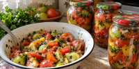 Маринуем зелёные помидоры с перцем и чесноком: закуска выходит хрустящей и кисло-сладкой - Кубанские Новости