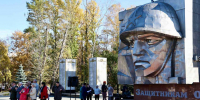 Жители Челябинска отмечают День героев Танкограда - Полит74