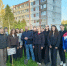 В Гатчине студенты педколледжа высадили сиреневую аллею ко Дню учителя - 47Channel.Ru