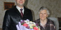 Блокадницу и ветерана труда Клавдию Бутакову поздравили 92-летием в Лодейном Поле - 47Channel.Ru