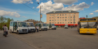 Микроавтобус на дороге - ИА Nord-News.Ru