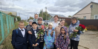 Работники МБУК «Алферьевский ДЦ»  с учащимися школы поздравили учителей - Пензенский район