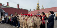 В честь 205-летия школы №77 Петроградского района в Петропавловской крепости прозвучал праздничный полуденный выстрел - Петроградский район