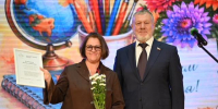 Сергей Горняков отметил труд педагогов города Урюпинска - Областная Дума