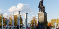 В Тюмени открыли обновлённую площадь Борцов Революции - Департамент культуры