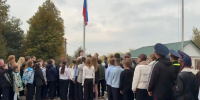 Настоятель храма Казанской иконы Божией Матери села Арбузово иерей Димитрий Зворыгин принял участие в торжественной линейке, посвященной Дню учителя. 5 октября 2026 года, Кромской район - Орловская и Ливенская епархия