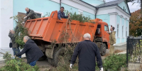 Юные прихожане вместе с родителями потрудились на территории Свято-Троицкого храма, 4 октября 2026 года, г.Орел - Орловская и Ливенская епархия