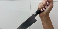 Схватилась за нож и ударила знакомого в область живота женщина в ЕАО - РИА Биробиджан