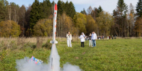 дети запускают ракету на конкурсе - V-Kurse.Ru