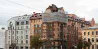 На крыше дома Капустина в Петербурге начали реставрацию керамической черепицы - Комсомольская правда