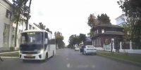 Костромичи сняли на видео автобус, ехавший против движения - Комсомольская Правда