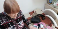 Работа с семейным альбомом — это одна из техник фототерапии - Центр соцобслуживания населения