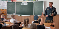 Сотрудники МЧС России проводят уроки культуры безопасности в рамках месячника гражданской обороны - МЧС