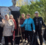 Представители местного совета ветеранов и участники Центра общения старшего поколения привели в порядок сквер у памятника Герою Советского Союза Николаю Гущину - Газета Княжпогостские вести