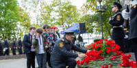 В Кронштадте почтили память моряков-балтийцев — участников Петергофского десанта - Кронштадтcкий район