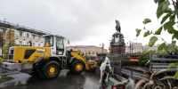 Сад-трансформер на Исаакиевской площади начали разбирать на зиму - Комсомольская правда