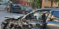 Жёсткая авария с двумя иномарками парализовала движение в центре Ростова - Панорама