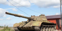 Танк Т-62 «занял позицию» в рязанском селе Троица - Комсомольская Правда