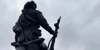 В Иркутске моют памятники и арт‑объекты перед наступлением холодов - Baikal24.Ru