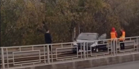 Молодой водитель потерял управление и вылетел на рельсы в Барнауле - Сетевое издание Толк