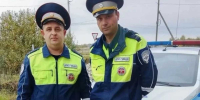 Сотрудники ГАИ на машине с проблесковыми маячками быстро довезли мужчину до больницы. - Новгородские Ведомости